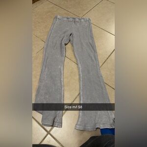 Hi!! I’m selling these cute flare leggings !